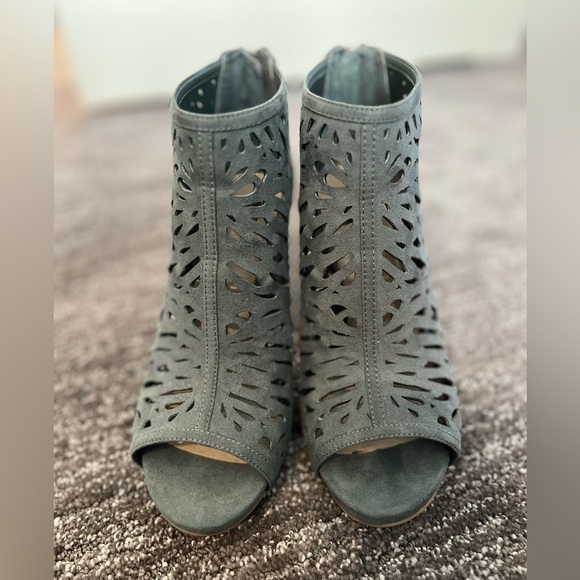 White House Black Market Teal Suede Ankle Bootie Size 7 - Picture 2 of 5